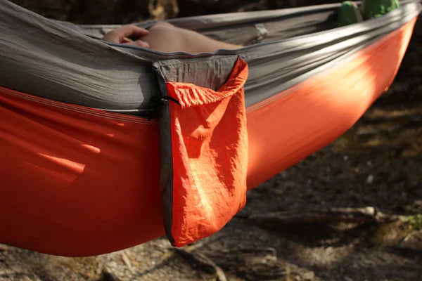 Hengekøye med myggnett og kroker orange