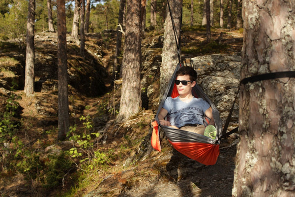 Hengekøye med myggnett og kroker orange