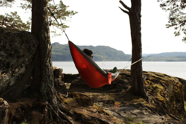 Hengekøye med myggnett og kroker orange