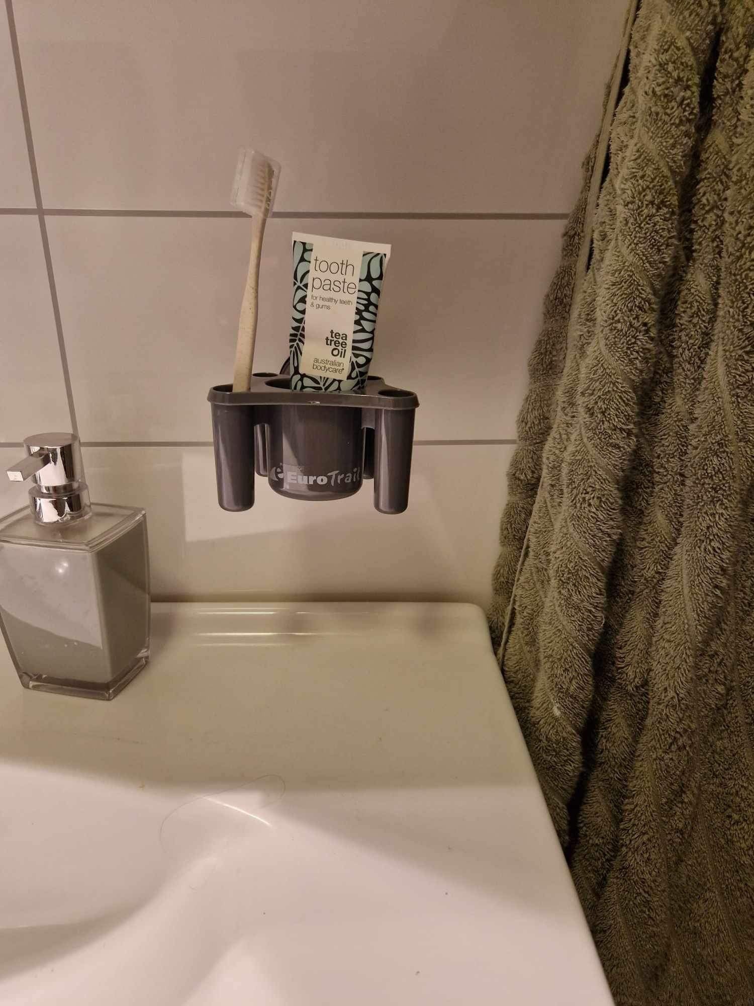 Tannbørsteholder med sugekopp! - Hjem & Fritidsshoppen.no