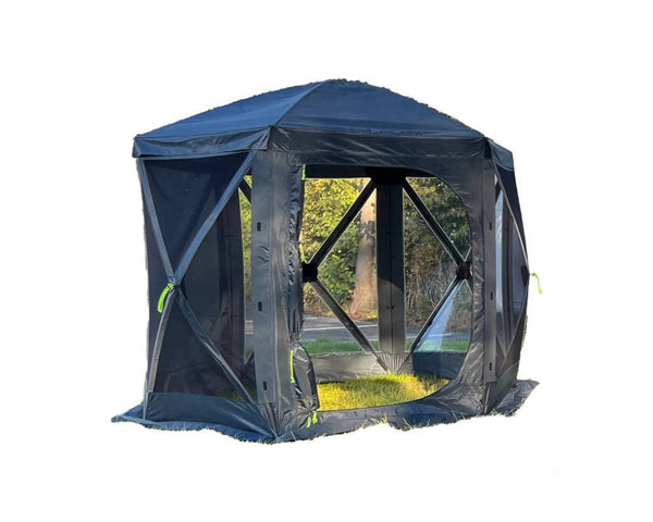 popup telt i blågrå farge montert på gressbakke med et skogshold i bakgrunnen, vist på hel hvit bakgrunn