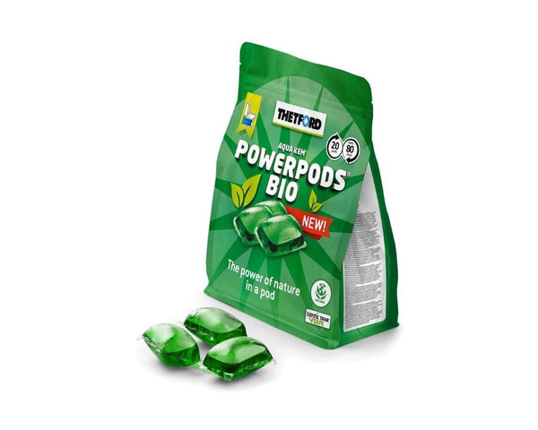 grønn pose med thetford aqua kem powerpods bio med 3 grønne påods liggende foran posen