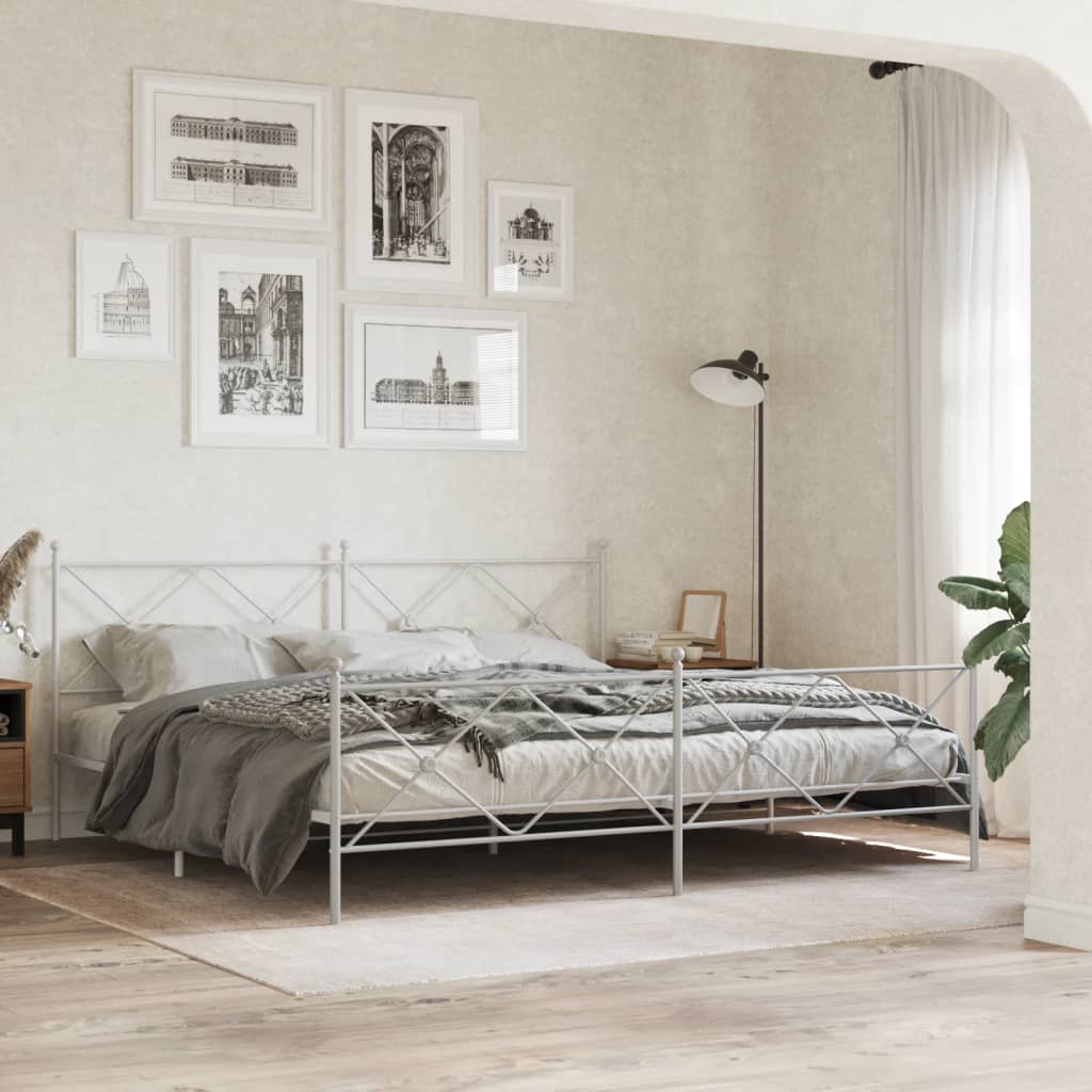 Sengeramme i metall med hode- og fotgavl hvit 200x200 cm