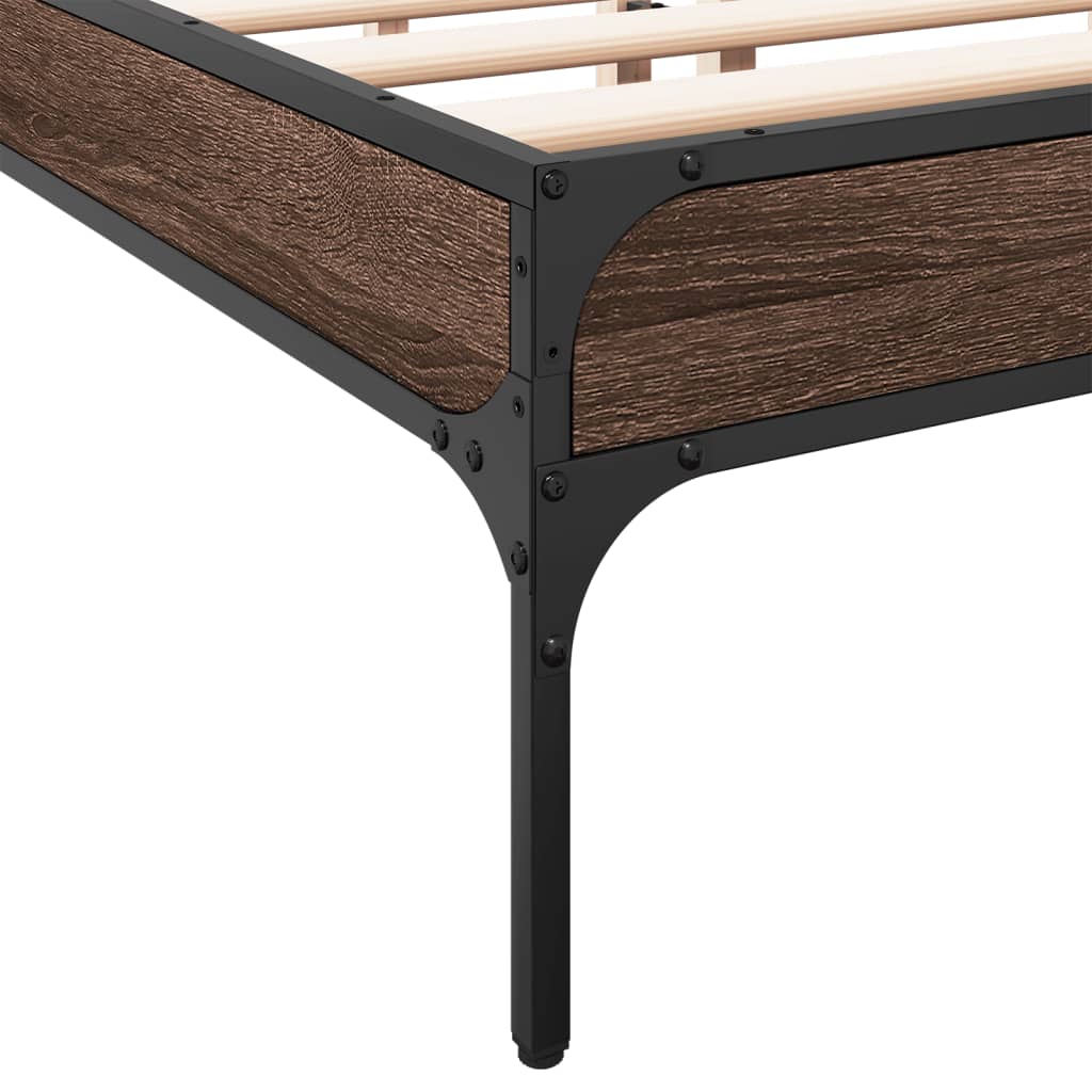 Sengeramme brun eik 135x190 cm konstruert tre og metall