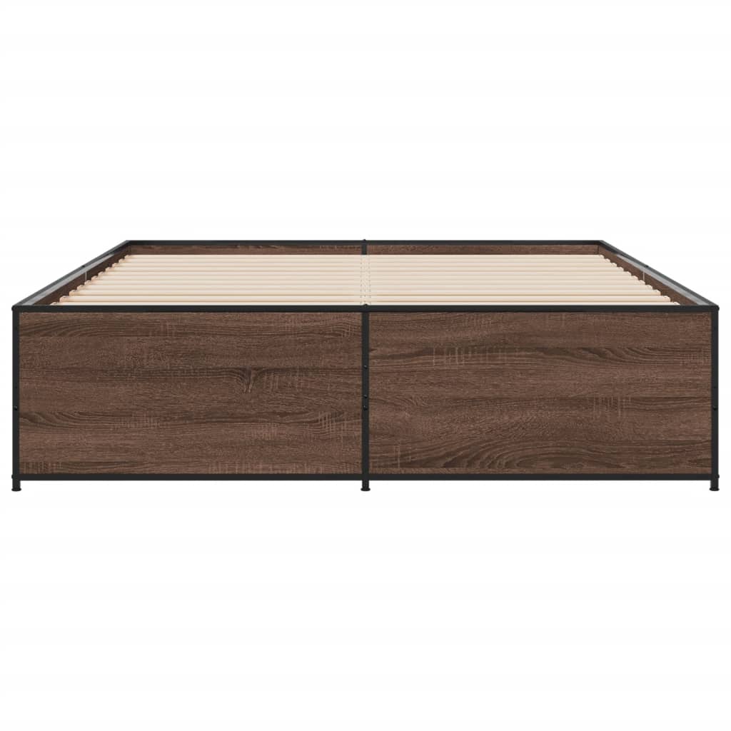 Sengeramme brun eik 140x200 cm konstruert tre og metall