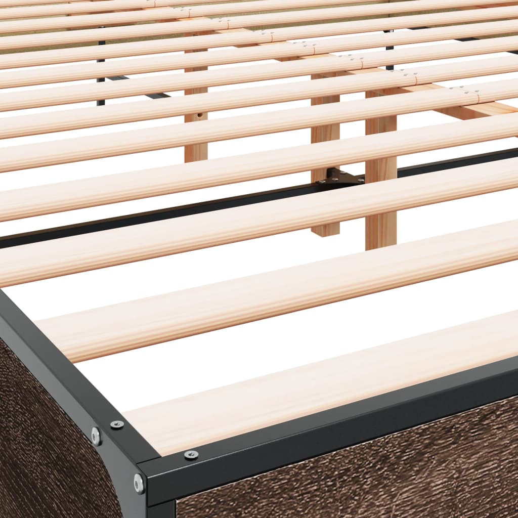Sengeramme brun eik 120x200 cm konstruert tre og metall