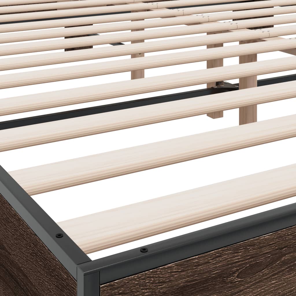 Sengeramme brun eik 200x200 cm konstruert tre og metall