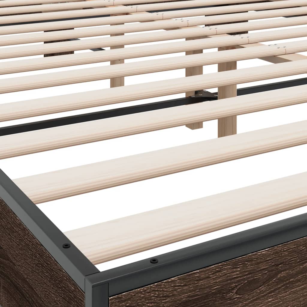 Sengeramme brun eik 150x200 cm konstruert tre og metall