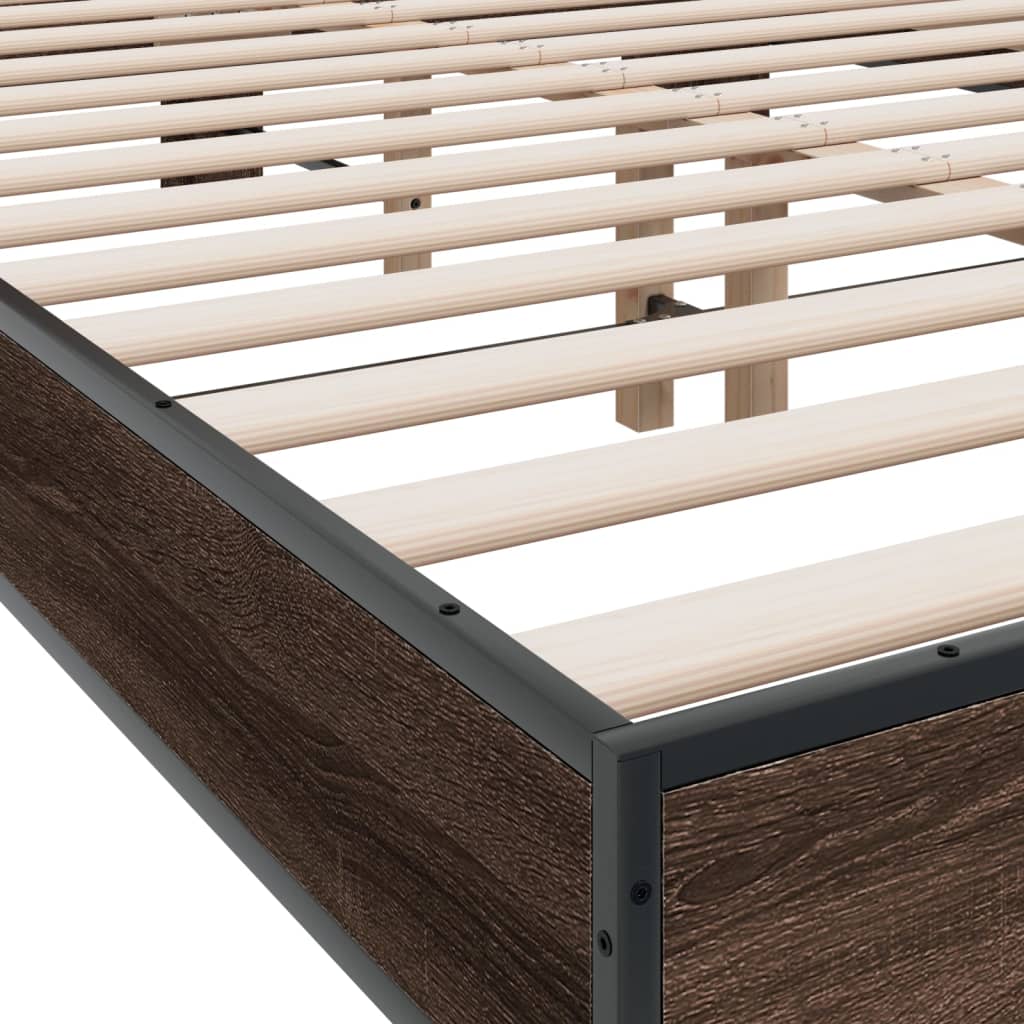 Sengeramme brun eik 135x190 cm konstruert tre og metall