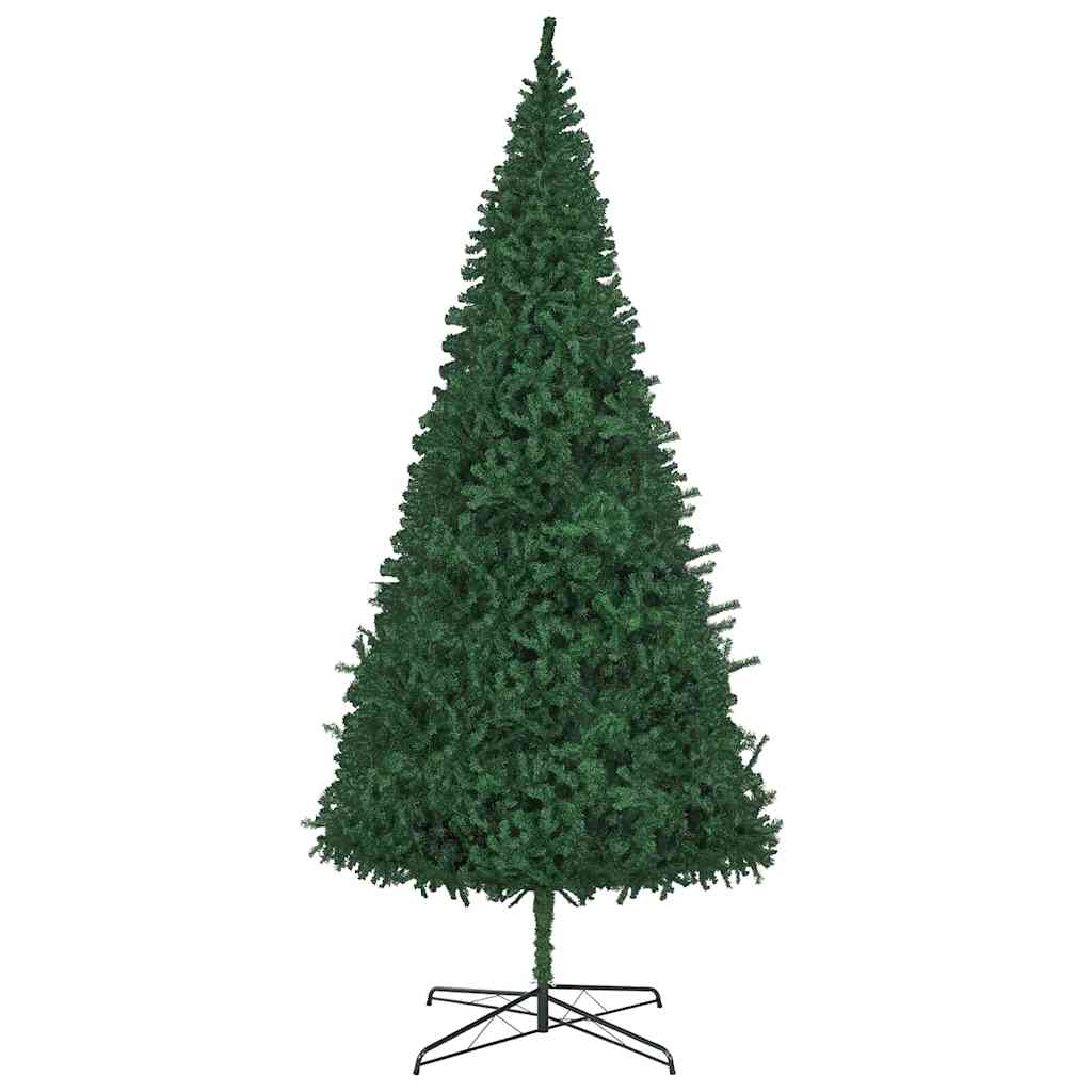 Kunstig juletre med dekorative strenglys