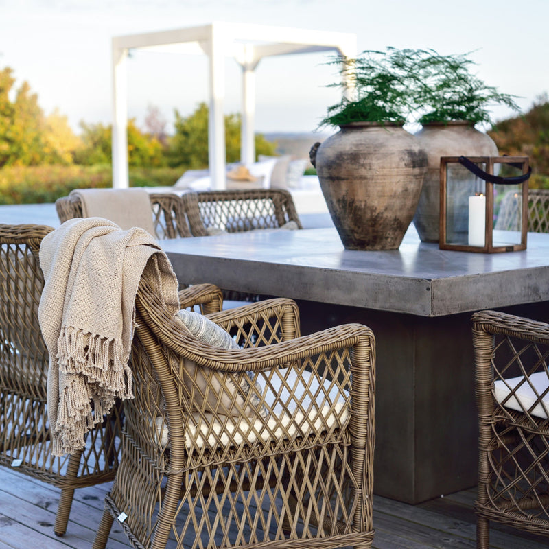 CAMPOS Dining Table
