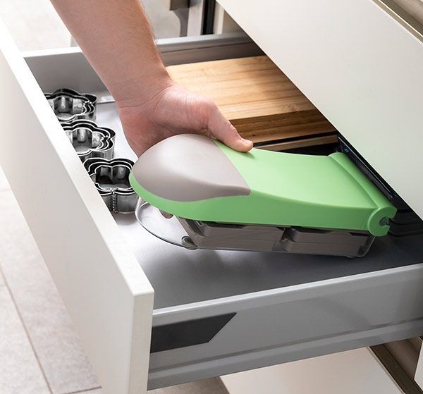 Grønnsaksskjærer, rivjern og mandolin 7 - i - 1 med tilbehør fra InnovaGoods - Fritidsshoppen.nogrønnsaksskjærerkjutkjøkken