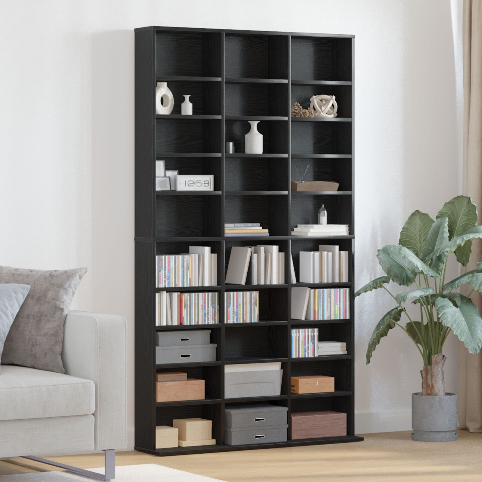 CD-hylle i svart eik 101x23x177,5 cm laget av konstruert tre