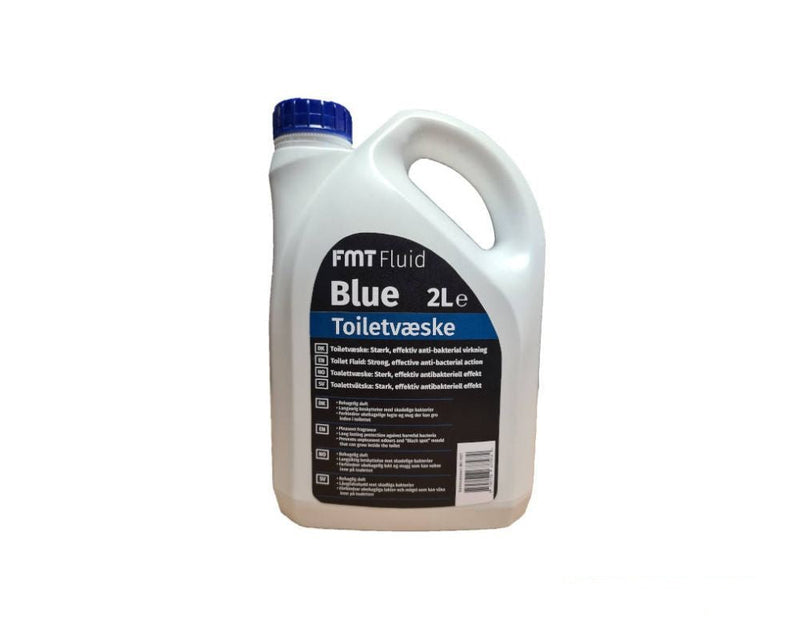 hvir 2 liters flaske fmt blue toalettvæske, med blå kork og sort etikett  på hvit bakgrunn
