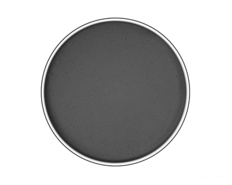 grå middagstallerken med slingringsring på hvit bakgrunn